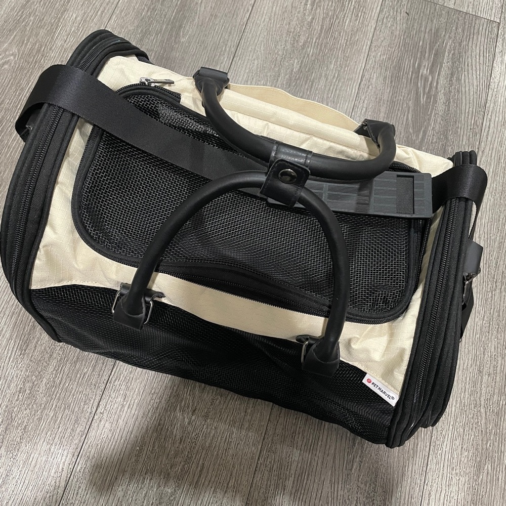Stylish Pet Carrier (SMALL PETS)